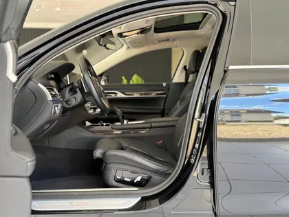 BMW 750Li xDrive Steptronic **Vollausstattung**