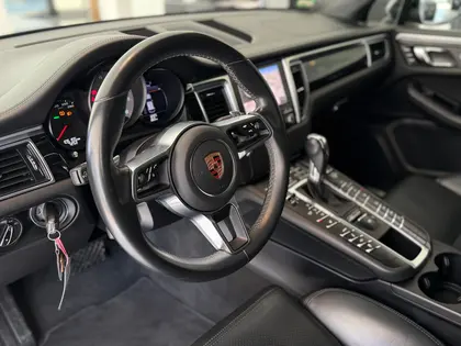 PORSCHE Macan S PDK