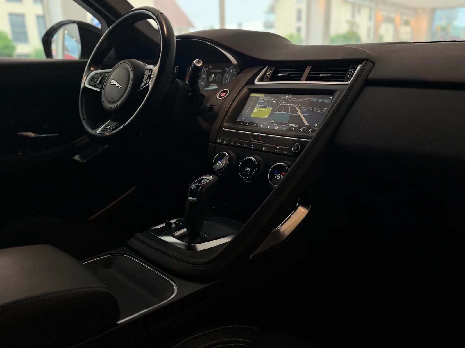JAGUAR E-Pace 2.0 P250 R-Dynamic SE AWD Automatik **Frisch ab MFK & Service**