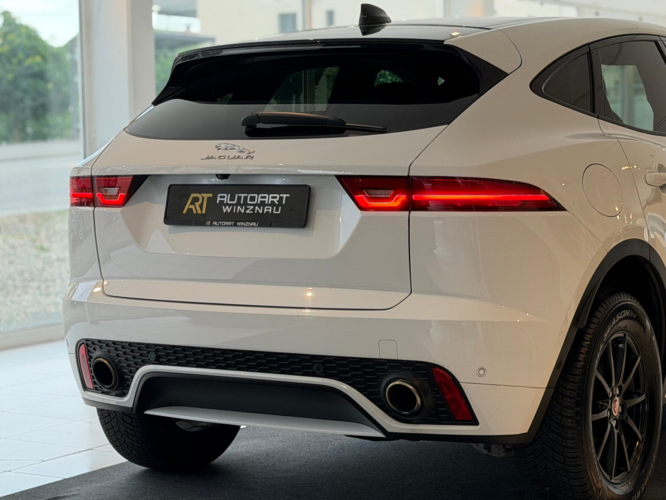 JAGUAR E-Pace 2.0 P250 R-Dynamic SE AWD Automatik **Frisch ab MFK & Service**
