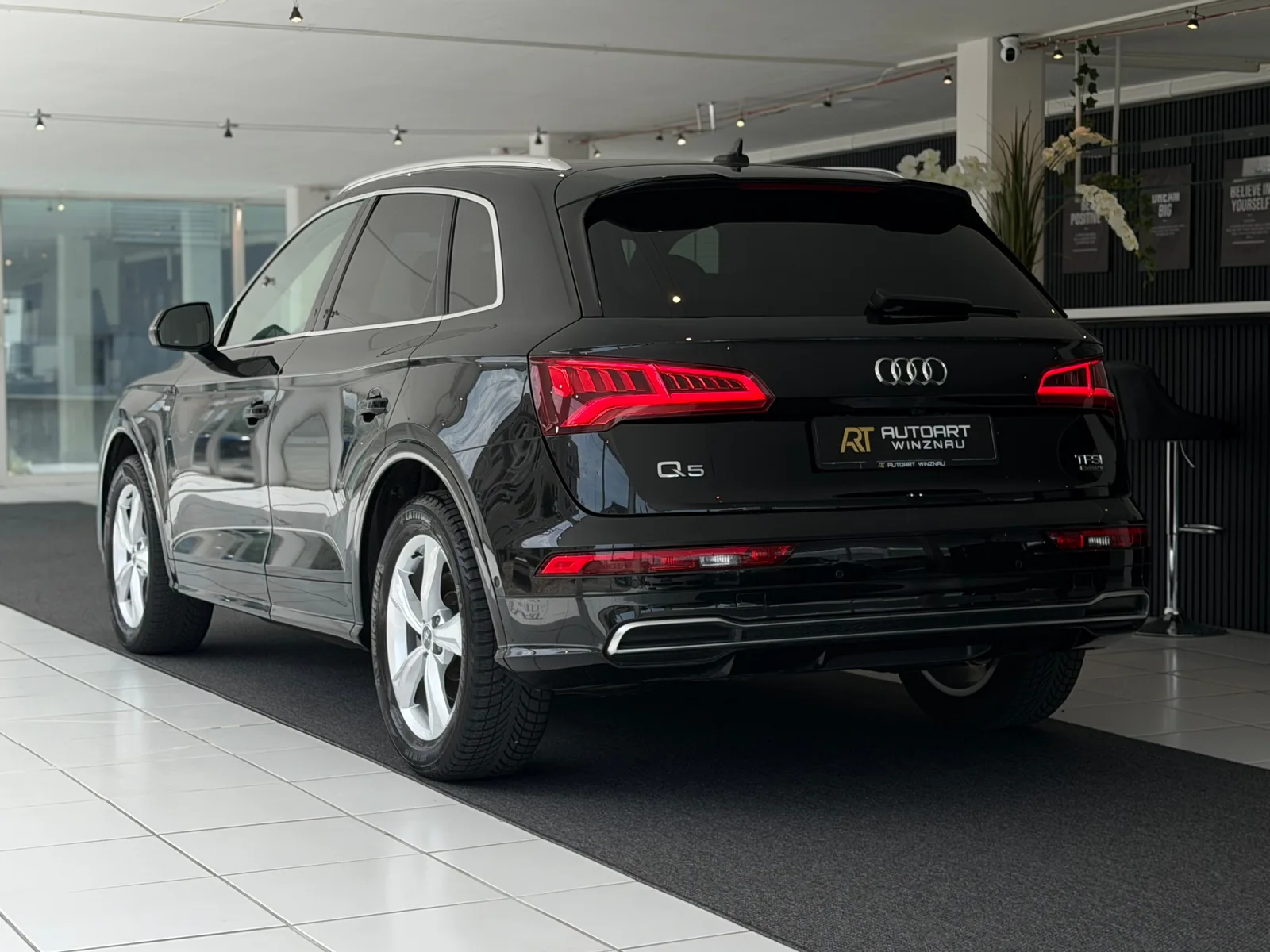 AUDI Q5 2.0 TFSI sport quattro S-tronic **TOP Ausstattung**