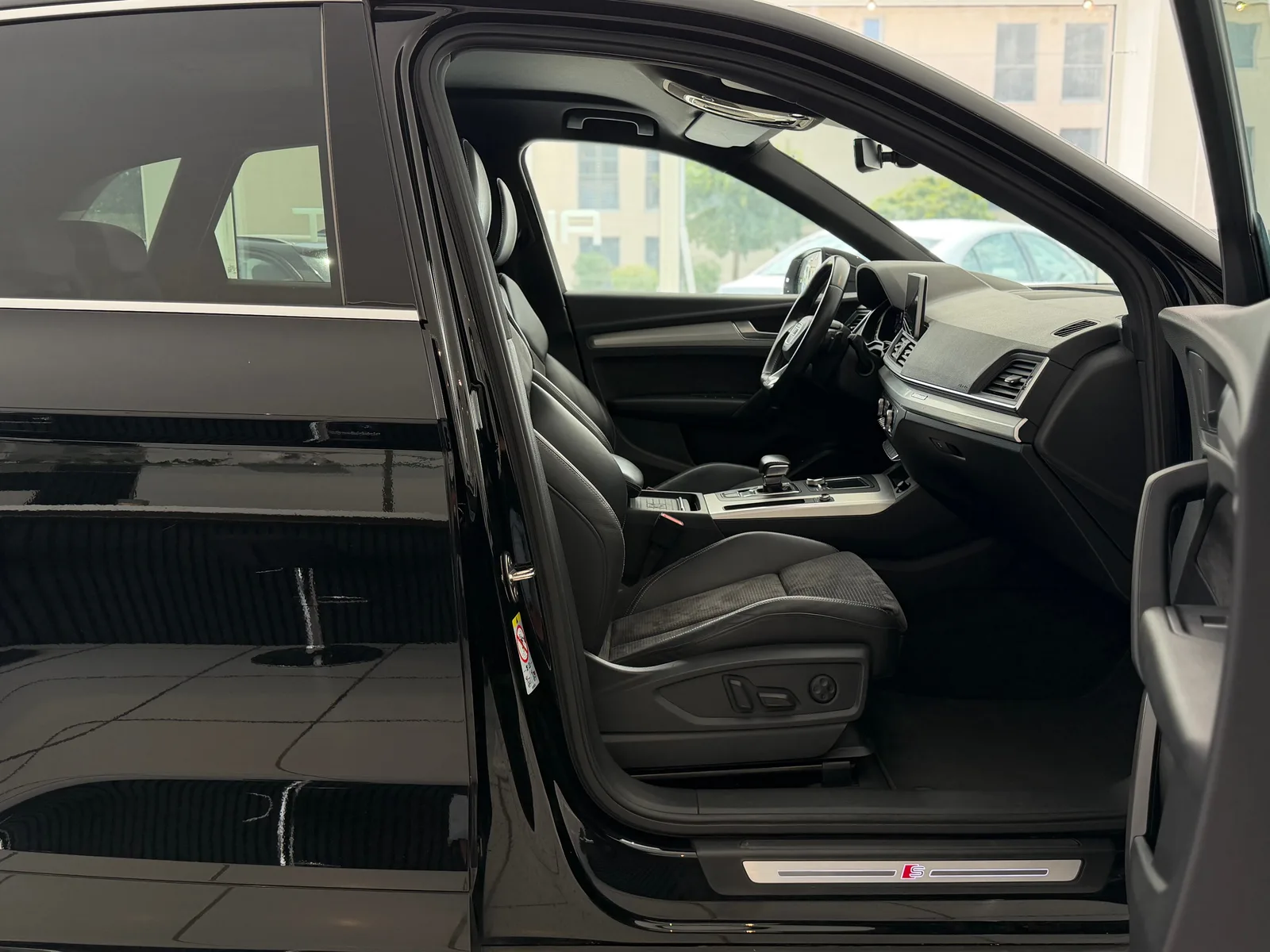 AUDI Q5 2.0 TFSI sport quattro S-tronic **TOP Ausstattung**